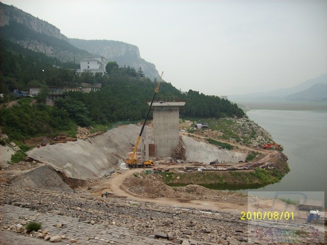 修建中的水库