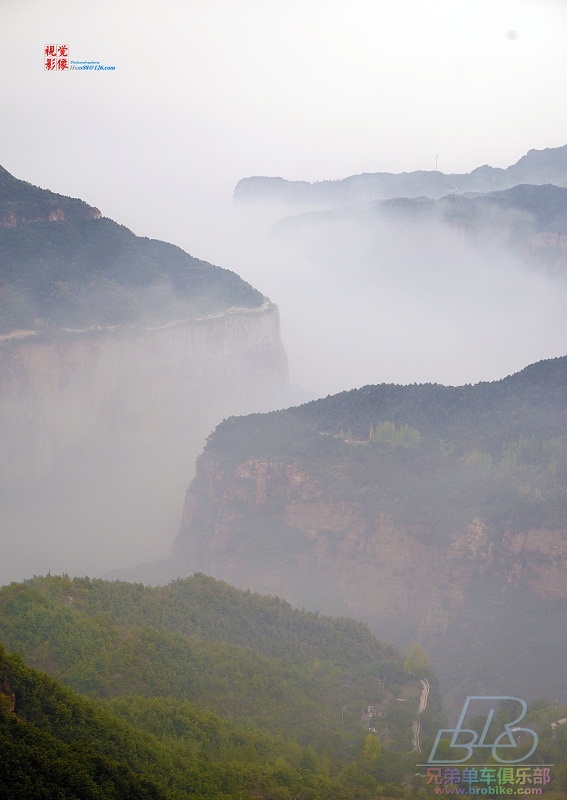 雾锁峡谷.jpg