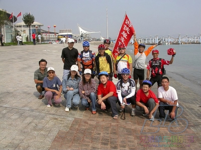DSCN2649.JPG与日照游侠单车俱乐部在帆船赛基地的合影.jpg