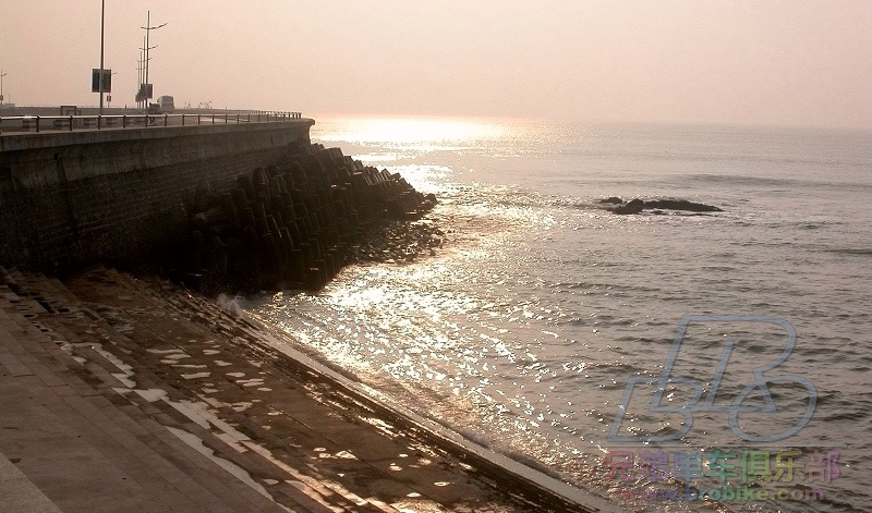 DSCN2686.JPG日照的海边公路的早晨.jpg
