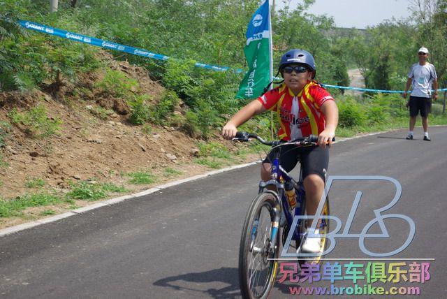 青岛最小的车友，12岁，体力很好，我感觉应该叫发条小子，而且该颁发特别奖