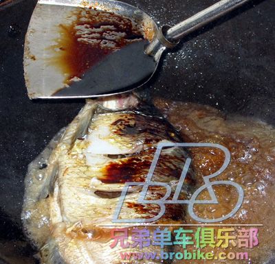 然后就可以放一小碗水（家庭没有高汤）开始煮——饭店里火大油多，人家甚至全用油烹熟，家庭就用自己的 ...