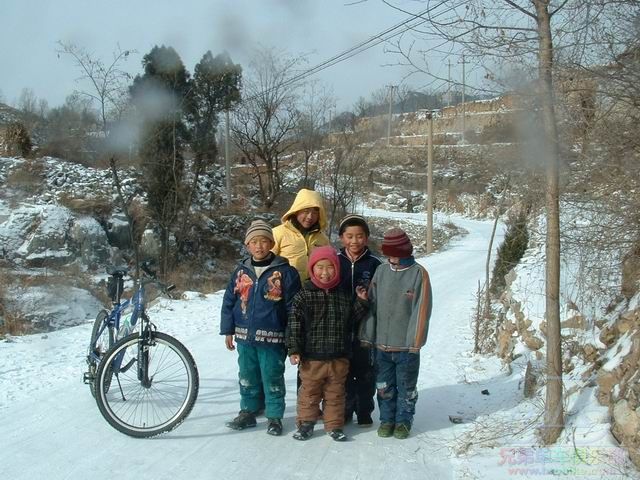 郑家 村 玩雪的孩子 答应给他们洗出照片的 呵呵