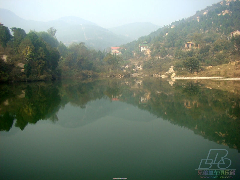 金泥湾景区的小水库