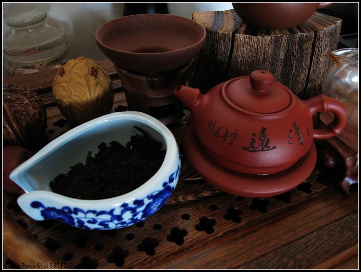 网购清水泥紫砂壶一把、青花器瓷茶荷一个