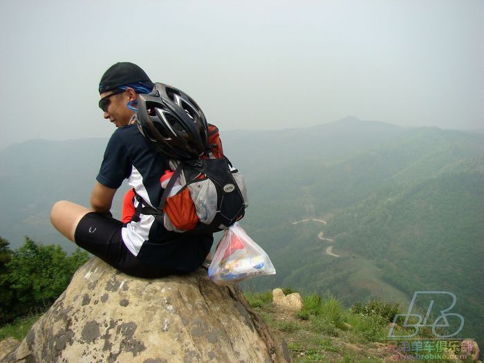 老醋登山不忘环保