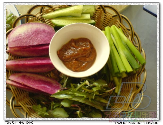 蔬菜篮 黄瓜  香葱 苦菜 红心萝卜纯绿色食品。